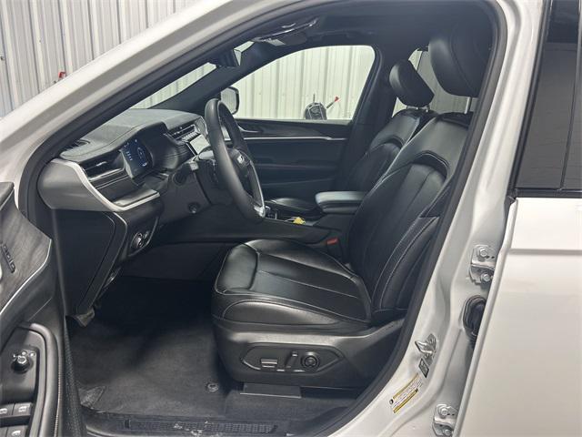 Photo of 2024 Bright White Clearcoat Jeep Grand Cherokee L