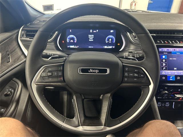 Photo of 2024 Bright White Clearcoat Jeep Grand Cherokee L