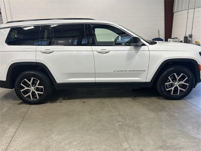Photo of 2024 Bright White Clearcoat Jeep Grand Cherokee L