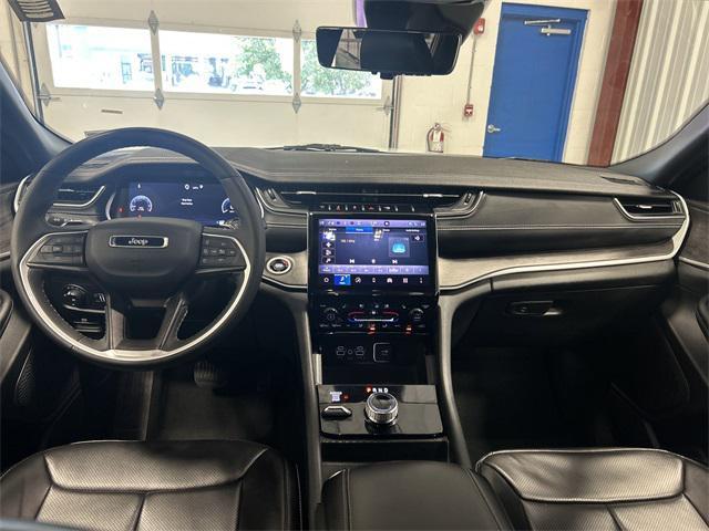 Photo of 2024 Bright White Clearcoat Jeep Grand Cherokee L
