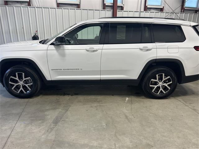Photo of 2024 Bright White Clearcoat Jeep Grand Cherokee L