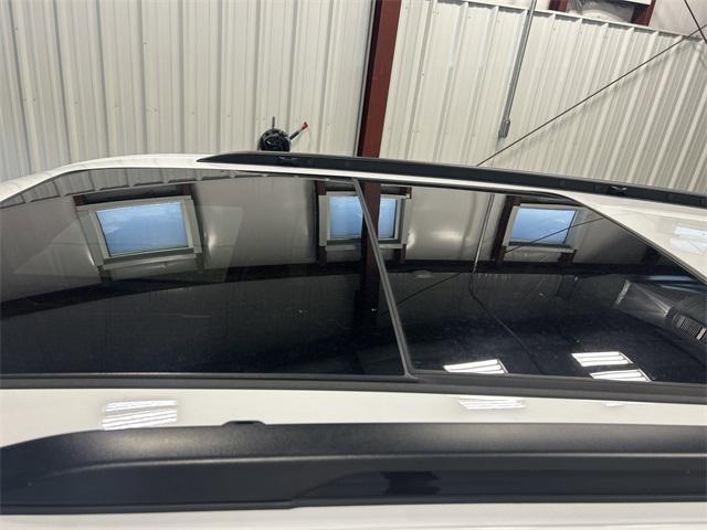 Photo of 2024 Bright White Clearcoat Jeep Grand Cherokee L