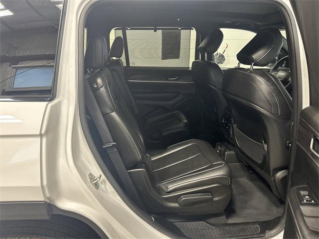 Photo of 2024 Bright White Clearcoat Jeep Grand Cherokee L