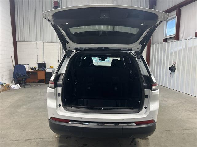 Photo of 2024 Bright White Clearcoat Jeep Grand Cherokee L