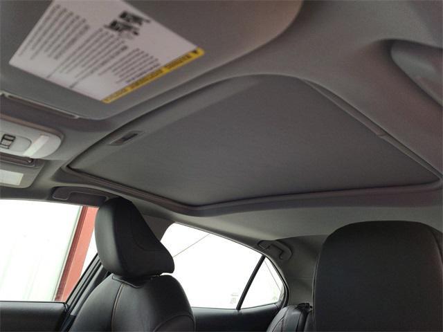 Photo of 2019 Brownstone Toyota Camry Hybrid