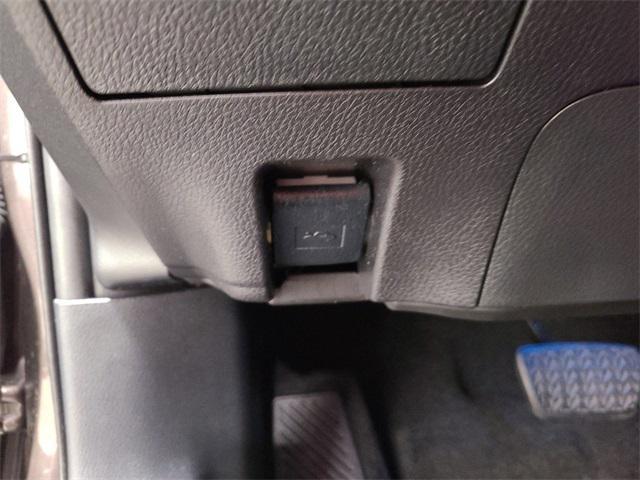 Photo of 2019 Brownstone Toyota Camry Hybrid