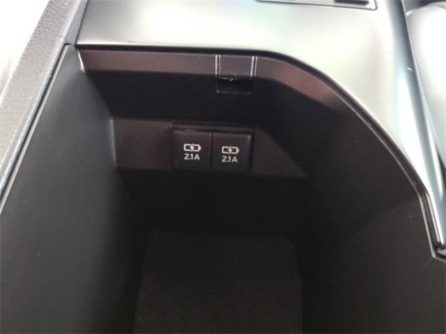 Photo of 2019 Brownstone Toyota Camry Hybrid