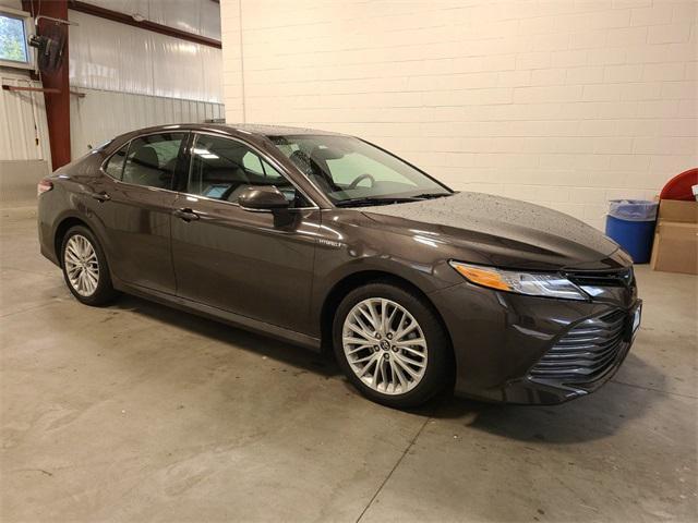 Photo of 2019 Brownstone Toyota Camry Hybrid