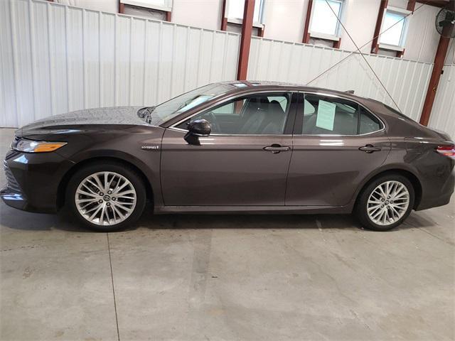 Photo of 2019 Brownstone Toyota Camry Hybrid