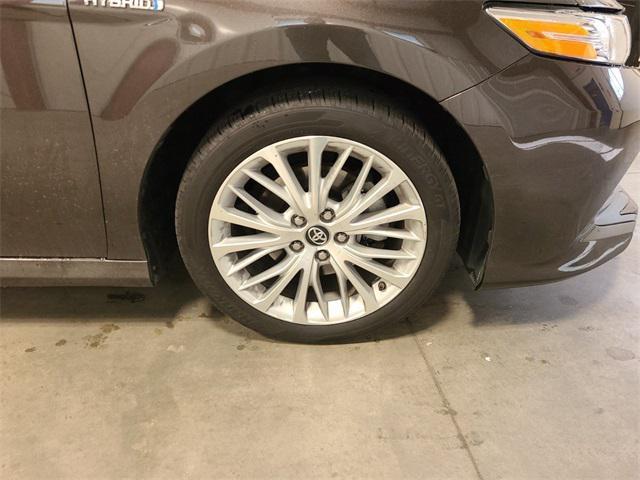 Photo of 2019 Brownstone Toyota Camry Hybrid