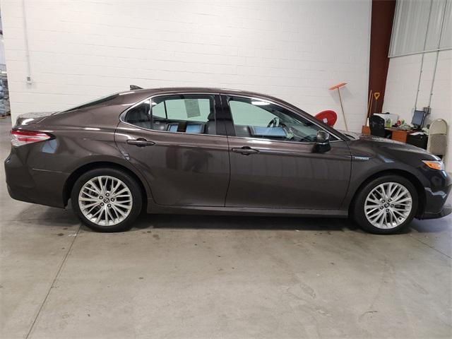 Photo of 2019 Brownstone Toyota Camry Hybrid