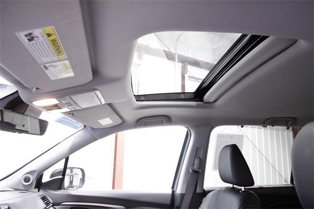 Photo of 2022 Sonic Gray Pearl Honda Pilot