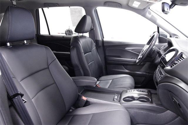 Photo of 2022 Sonic Gray Pearl Honda Pilot