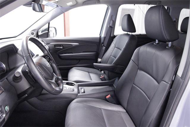 Photo of 2022 Sonic Gray Pearl Honda Pilot