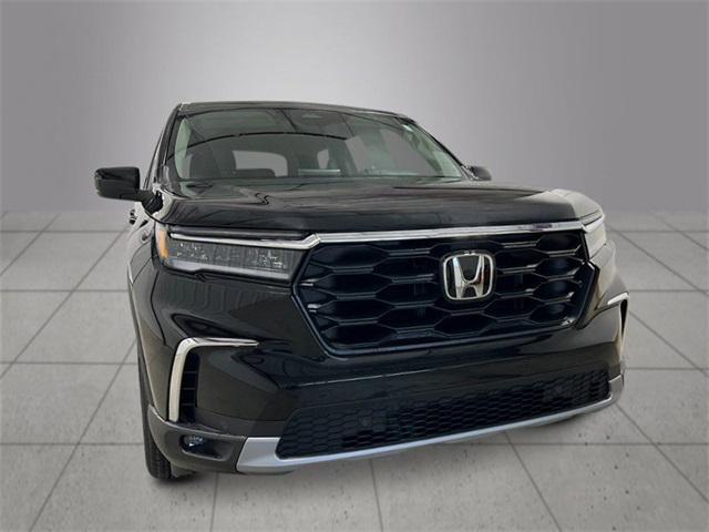 Photo of 2025 Black Honda Pilot