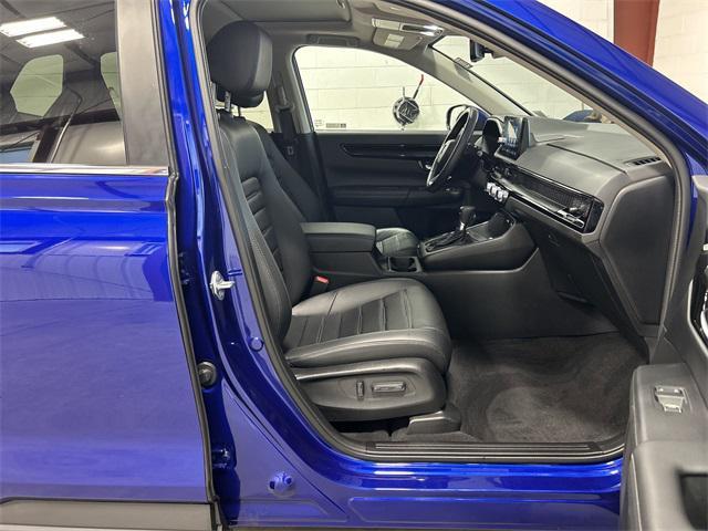 Photo of 2024 Still Night Pearl Honda CR-V