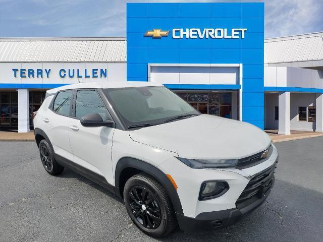 Photo of 2023 Summit White Chevrolet Trailblazer