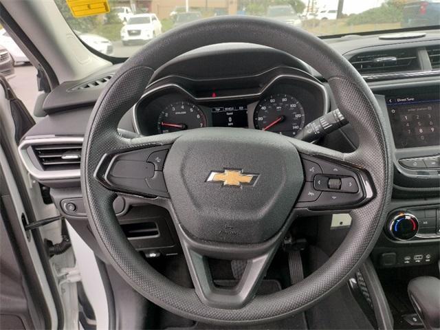 Photo of 2023 Summit White Chevrolet Trailblazer
