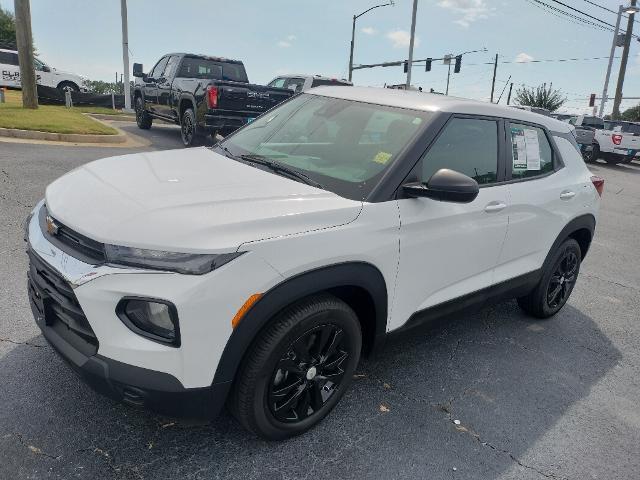 Photo of 2023 Summit White Chevrolet Trailblazer