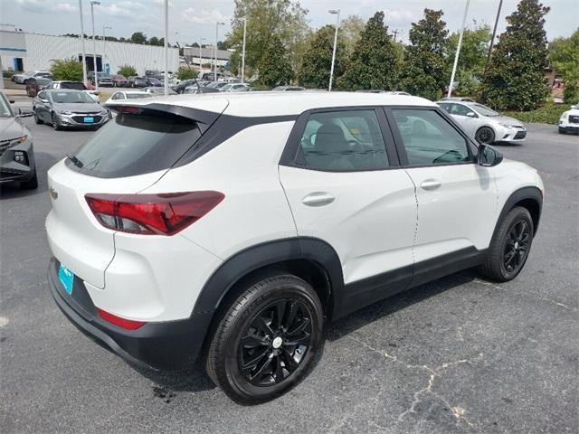 Photo of 2023 Summit White Chevrolet Trailblazer