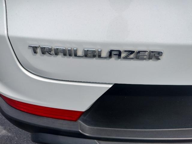 Photo of 2023 Summit White Chevrolet Trailblazer
