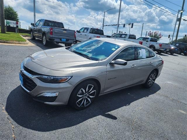 Photo of 2024 Mineral Gray Metallic Chevrolet Malibu