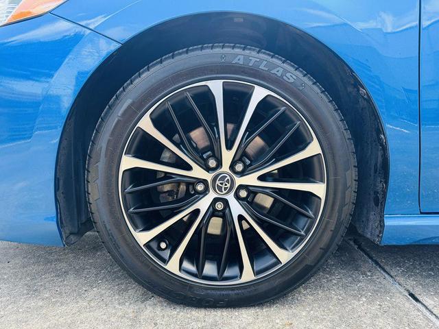 Photo of 2018 BLUE Toyota Camry