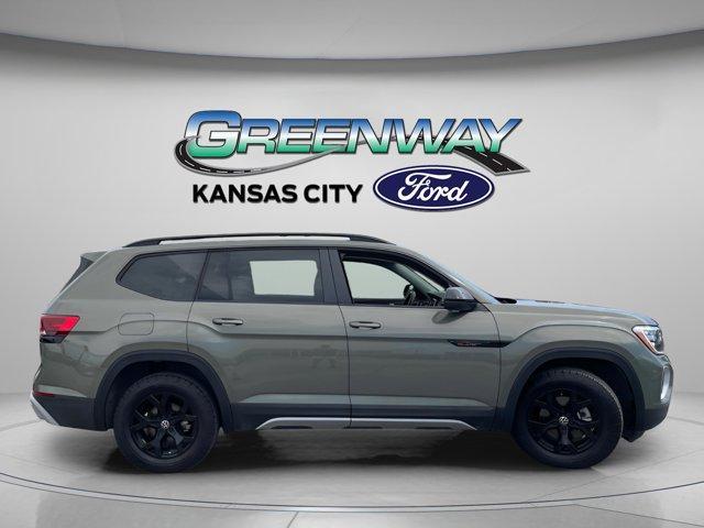 Photo of 2024 Avocado Green Volkswagen Atlas