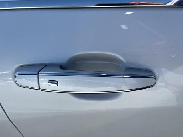 Photo of 2021 Iridescent Pearl Tricoat Chevrolet Equinox