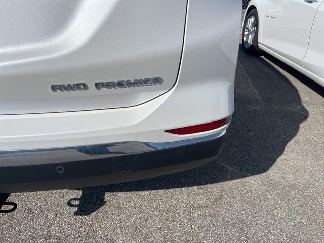 Photo of 2021 Iridescent Pearl Tricoat Chevrolet Equinox