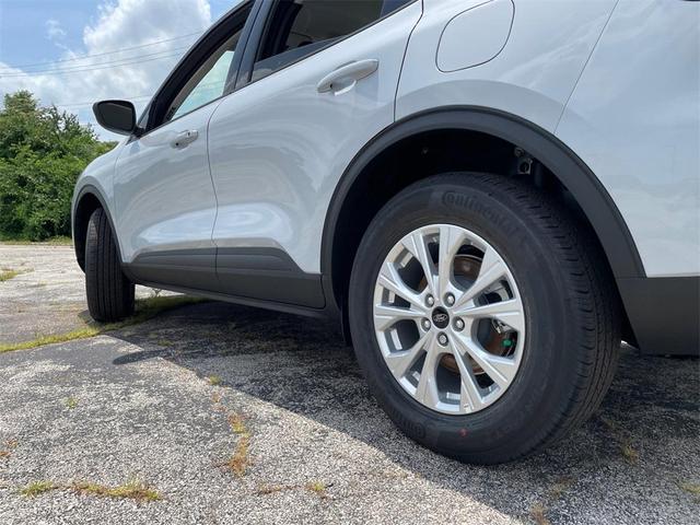 Photo of 2025 Space Silver Ford Escape