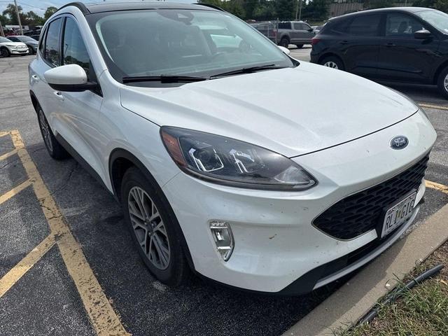 Photo of 2022 Star White Ford Escape