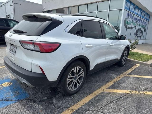 Photo of 2022 Star White Ford Escape