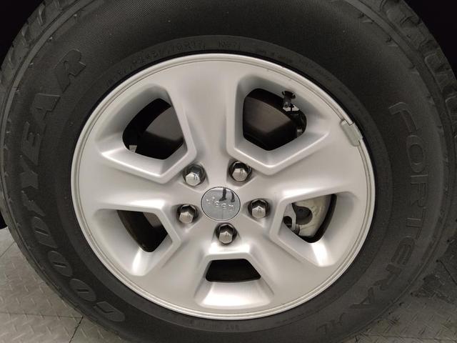 Photo of 2015 Maximum Steel Metallic Clearcoat Jeep Grand Cherokee