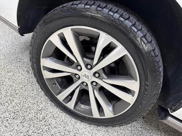 Photo of 2021 Star White Metallic Tri-Coat Ford Expedition Max