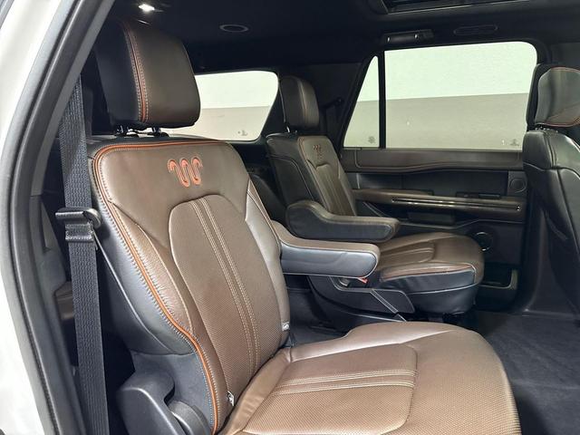 Photo of 2021 Star White Metallic Tri-Coat Ford Expedition Max