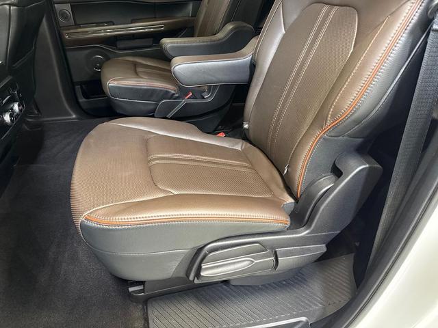 Photo of 2021 Star White Metallic Tri-Coat Ford Expedition Max