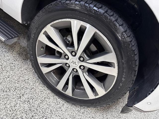 Photo of 2021 Star White Metallic Tri-Coat Ford Expedition Max