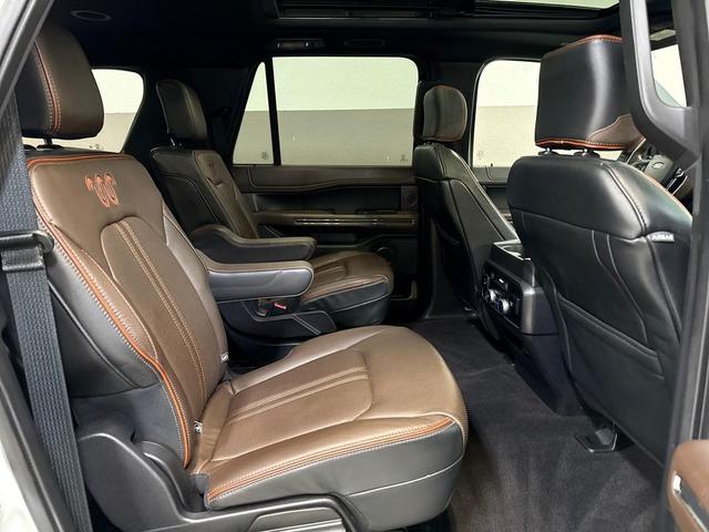 Photo of 2021 Star White Metallic Tri-Coat Ford Expedition Max