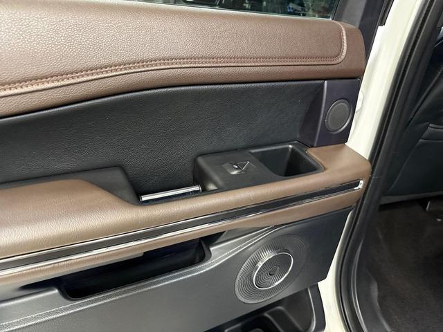 Photo of 2021 Star White Metallic Tri-Coat Ford Expedition Max