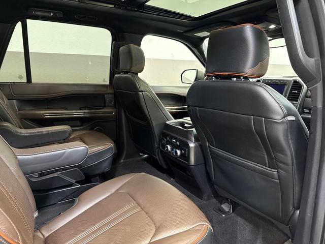 Photo of 2021 Star White Metallic Tri-Coat Ford Expedition Max
