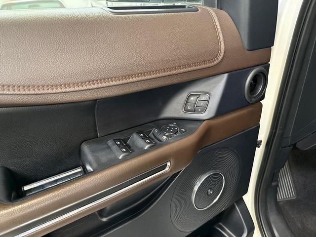 Photo of 2021 Star White Metallic Tri-Coat Ford Expedition Max