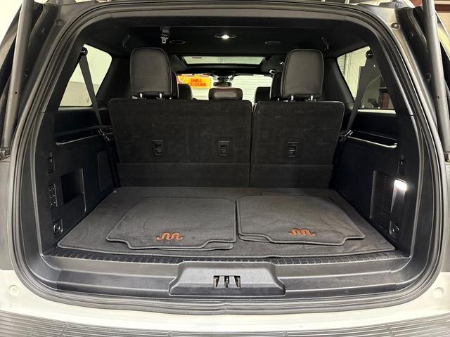 Photo of 2021 Star White Metallic Tri-Coat Ford Expedition Max