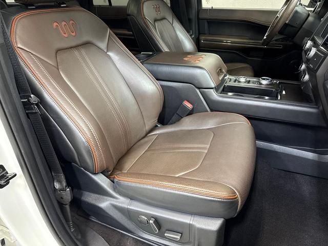 Photo of 2021 Star White Metallic Tri-Coat Ford Expedition Max