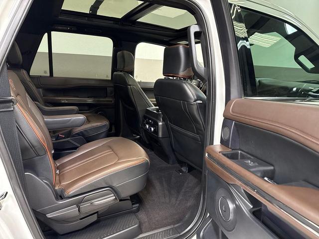 Photo of 2021 Star White Metallic Tri-Coat Ford Expedition Max