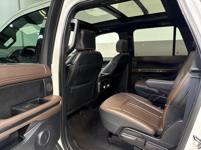 Photo of 2021 Star White Metallic Tri-Coat Ford Expedition Max