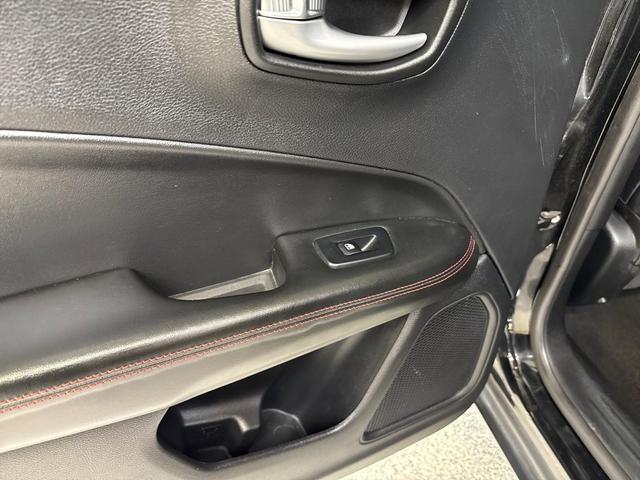 Photo of 2017 Diamond Black Crystal Pearlcoat Jeep New Compass