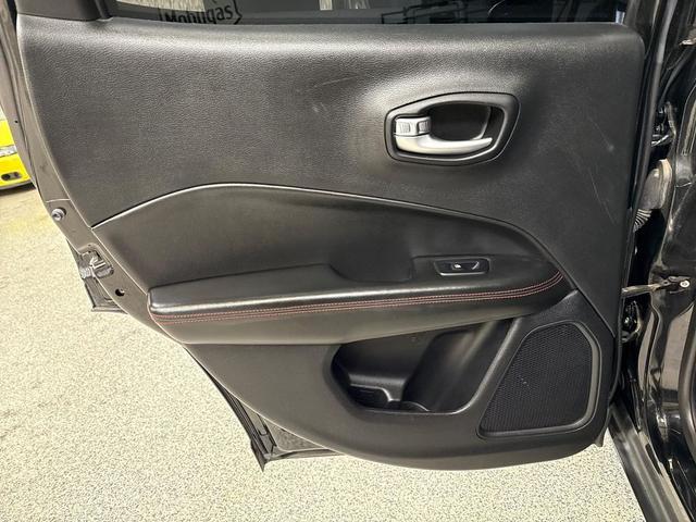 Photo of 2017 Diamond Black Crystal Pearlcoat Jeep New Compass