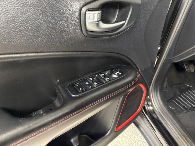 Photo of 2017 Diamond Black Crystal Pearlcoat Jeep New Compass