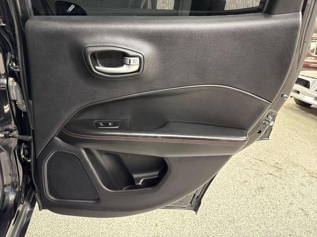 Photo of 2017 Diamond Black Crystal Pearlcoat Jeep New Compass